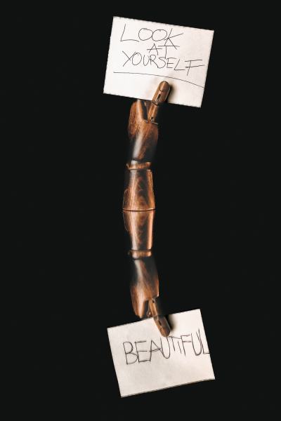 Look at yourself av  Tolu