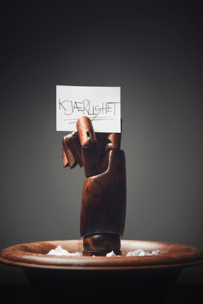 Kjærlighet av  Tolu