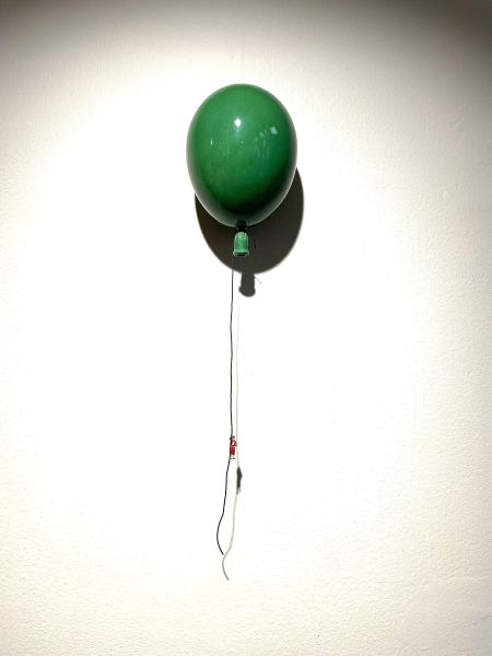 Grønn ballong #15 av Kristin Antonsen