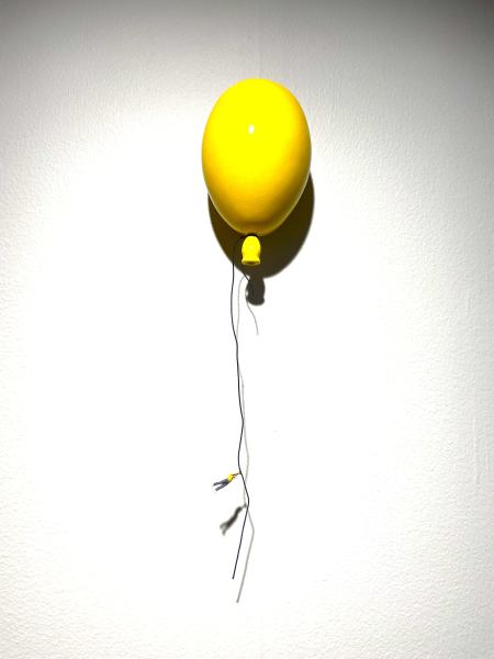 Gul ballong #14 av Kristin Antonsen